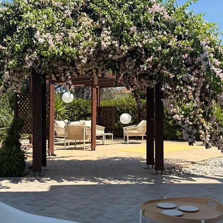 Yasmina Villa *