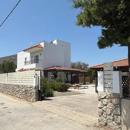 Yasmina Villa *